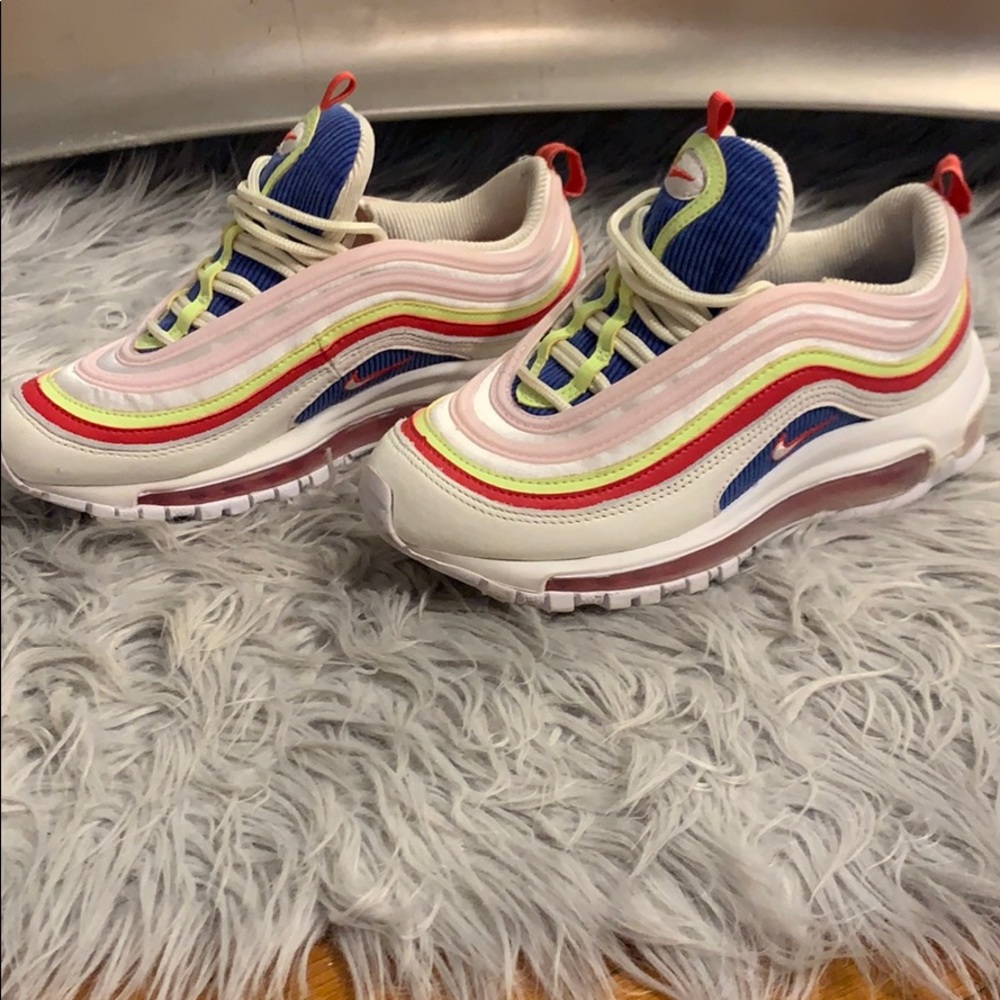 Nike - Picture 2 of 2